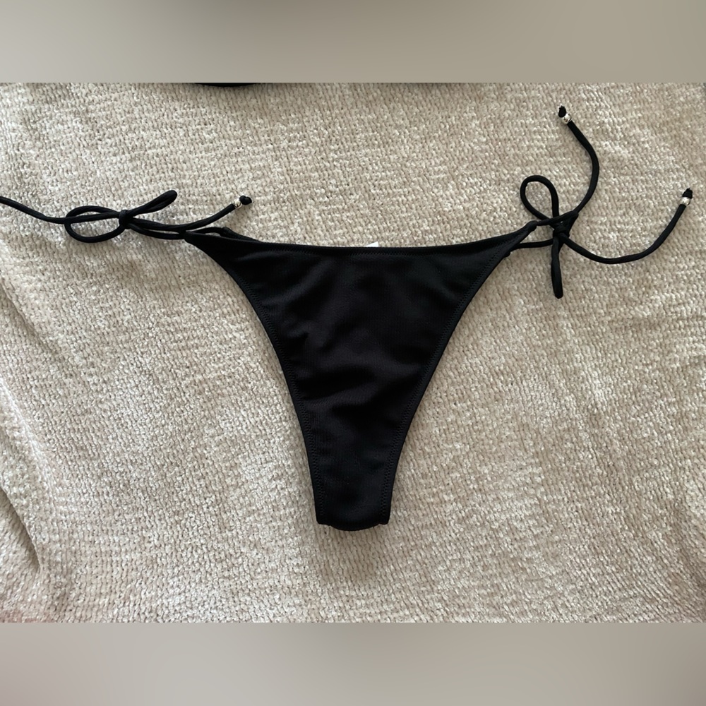 String Bikini - Picture 5 of 7